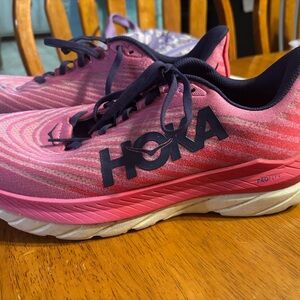 Hokas 
Ladies 
Size 10B
Pink